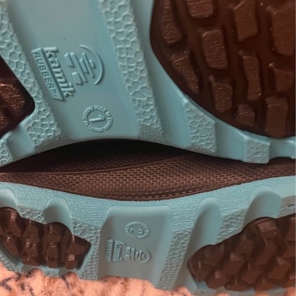 BRAND NEW girl youth mismatched sizes kamik snow winter boots size R 1Y / L 2Y - Picture 5 of 5